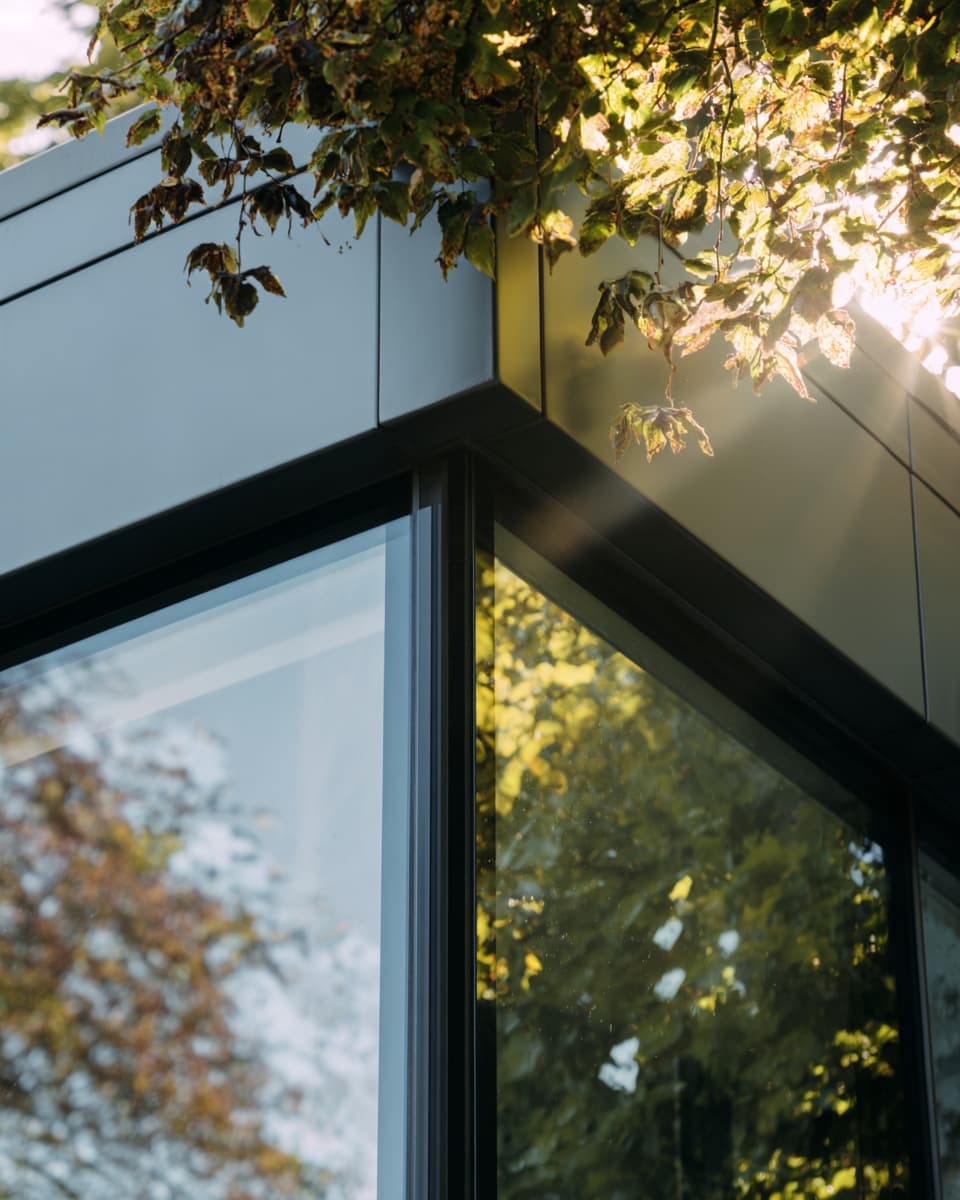 Cabizen cabin interior with metal finishes photo 8